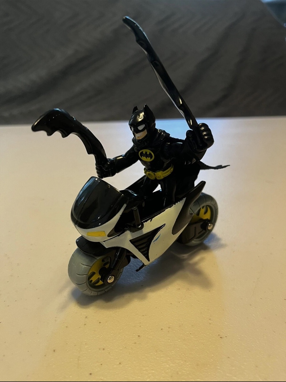 Imaginext Batman Bat Bike Motorcycle White Minifigure and Batterangs Included